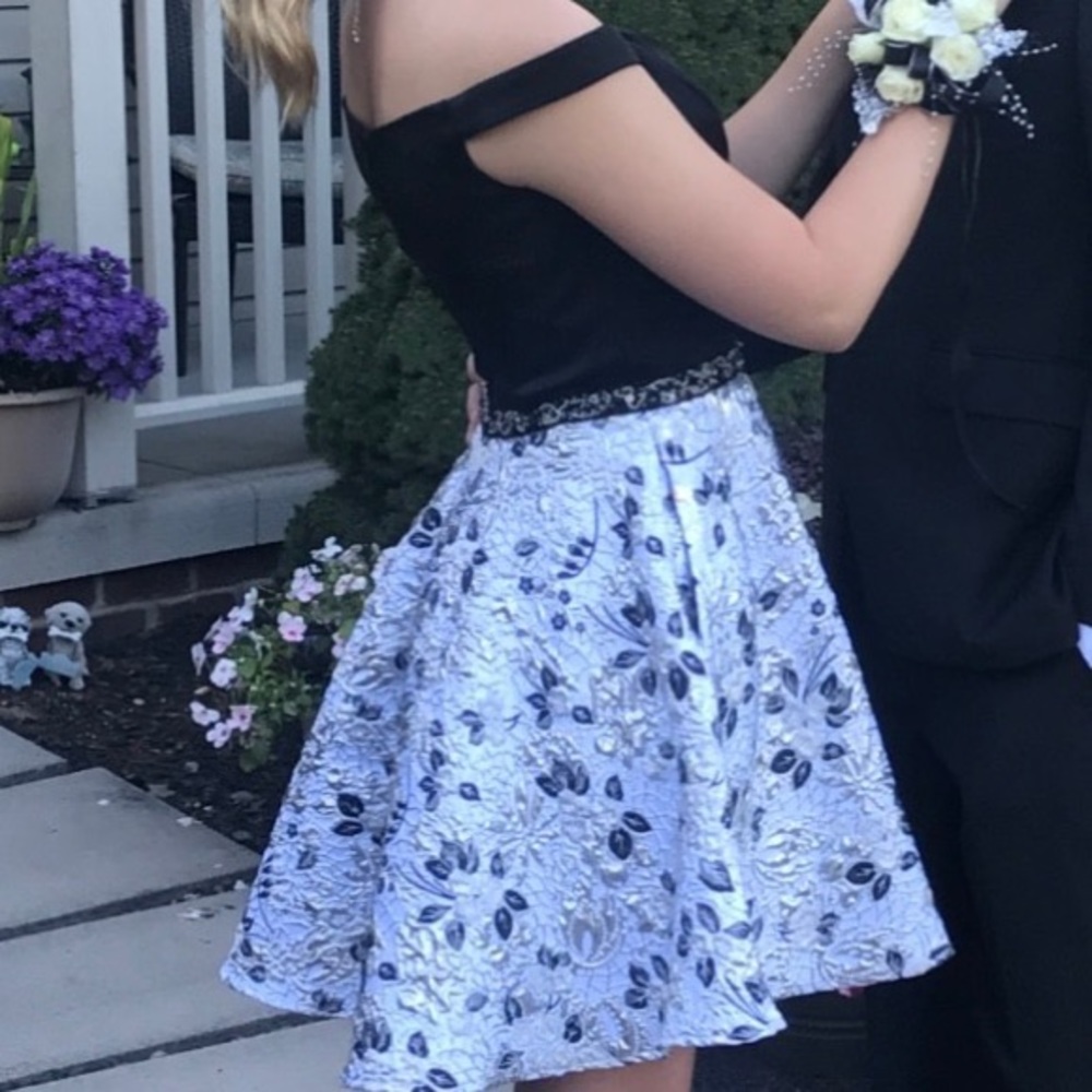 Off the Shoulder Homecoming Dress🖤